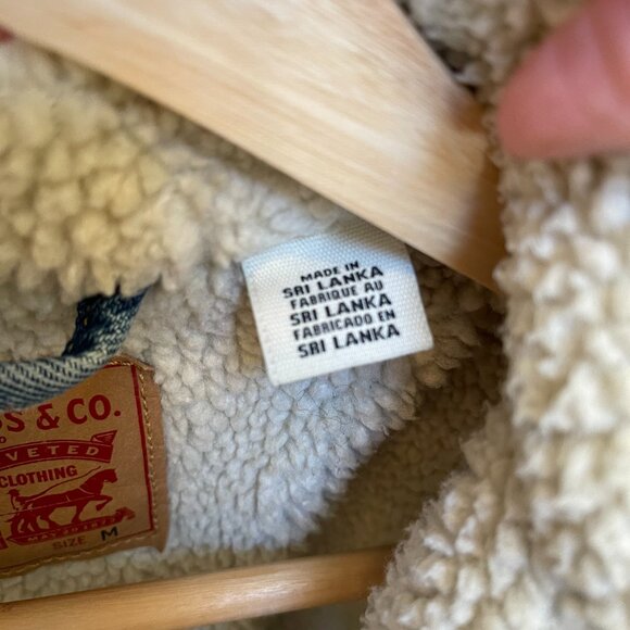 Levi's Light Denim Cream Sherpa Trucker Jacket with Button Closure, Size Medium - Picture 4 of 12